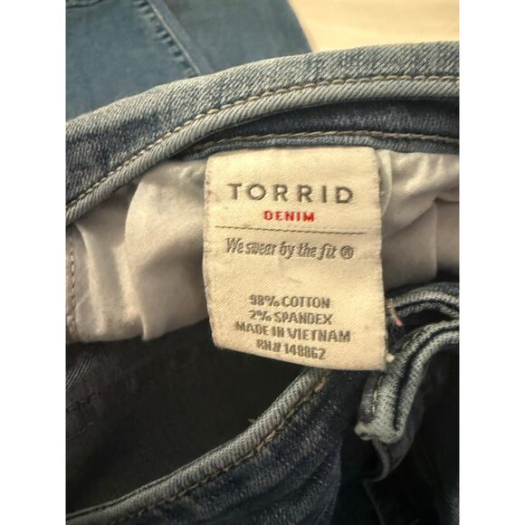 Torrid Barely Boot Jeans Women’s Size 22R – Medium Wash Stretch Denim - Picture 3 of 8